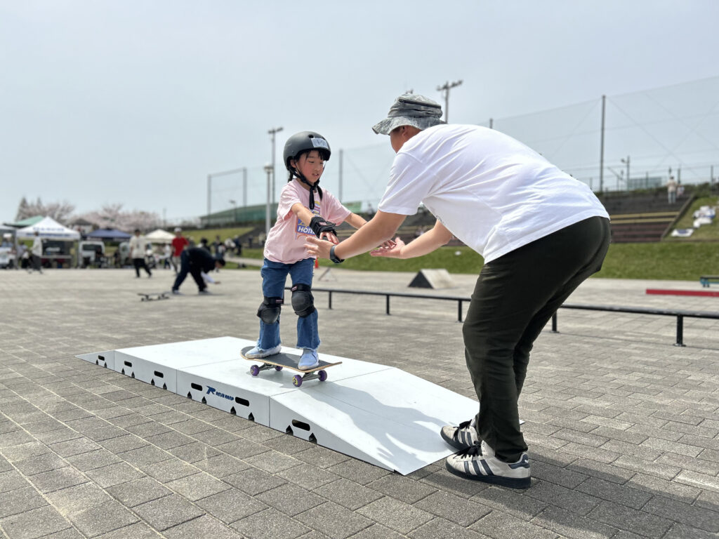 東大阪能登半島地震復興イベントのスケボー初体験レッスン